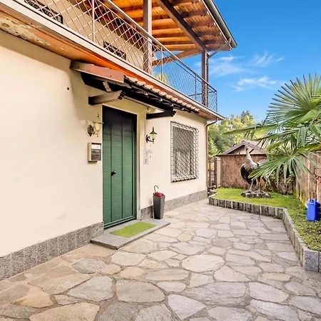 La Caravella: & Islands View Balcony - Happy Apartment Stresa